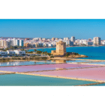 Torrevieja: Saulės, Druskos ir Svaiginančių Atostogų Oazė Ispanijoje