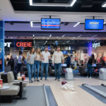 Metimas į dešimtuką: Kodėl boulingas „Akropolyje“ tapo lietuvių laisvalaikio klasika?