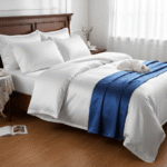 Karališkas poilsis namuose: kodėl satino patalynė keičia miego taisykles ir kaip išsirinkti tobulą variantą